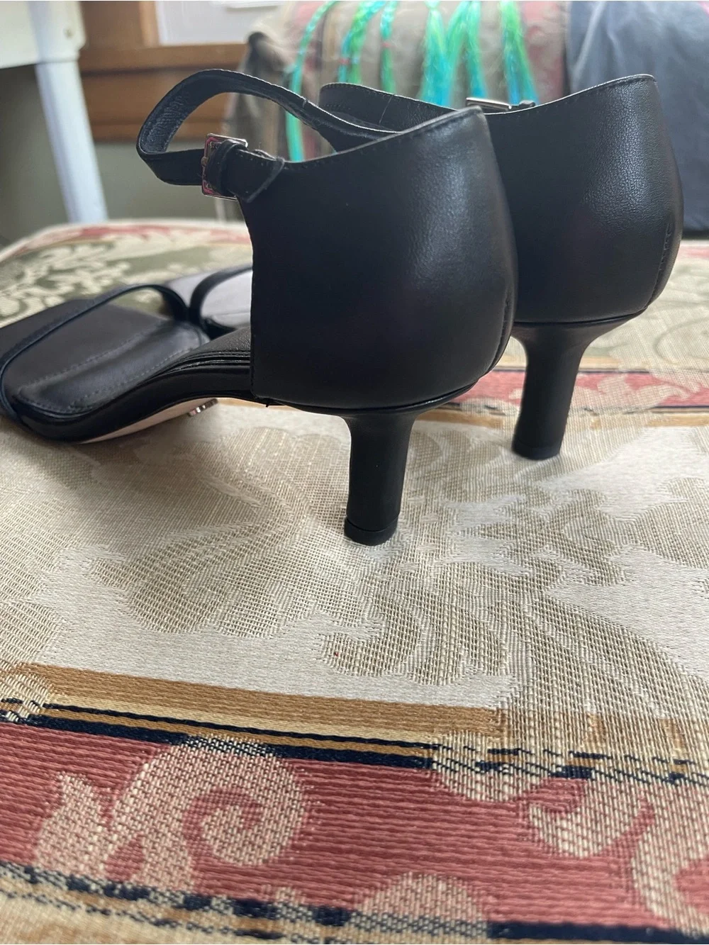 Paige Elin Ankle Strap Kitten Heel Sandals. Size 5 Women N11-20